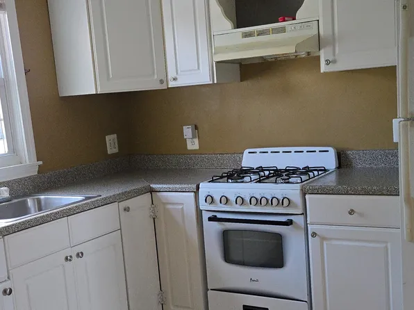 1568 Memorial Ave #1B, West Springfield, MA 01089