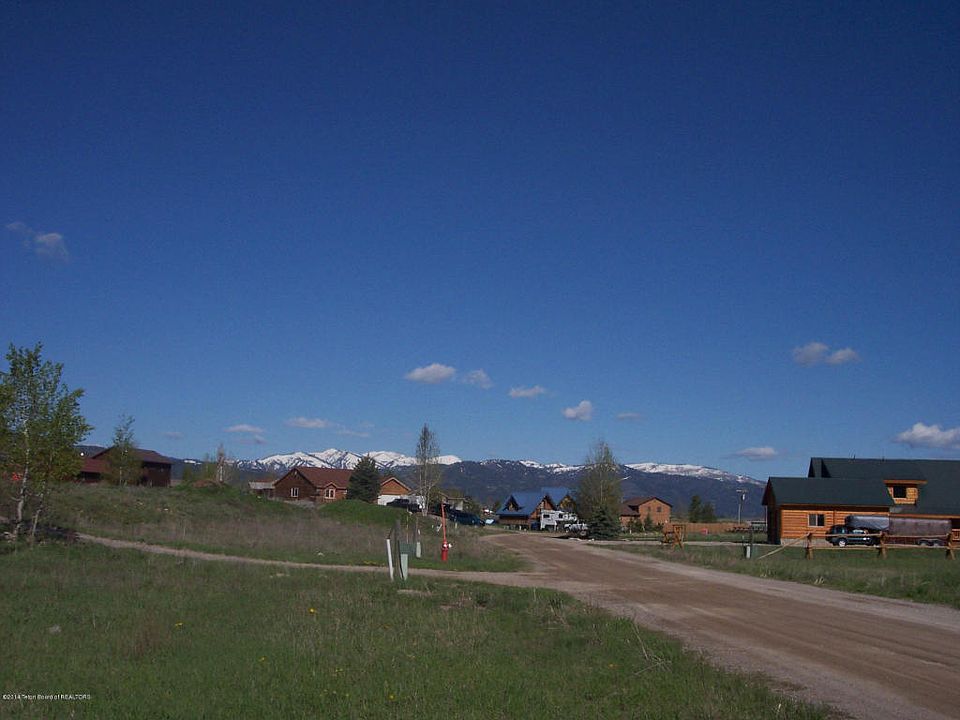 2nd image of 19 Wooden Spur Dr