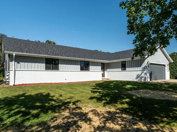 3260 East Carollton DRIVE, Oak Creek, WI 53154