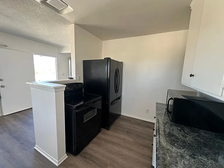 7054 Broad St — Photo 10