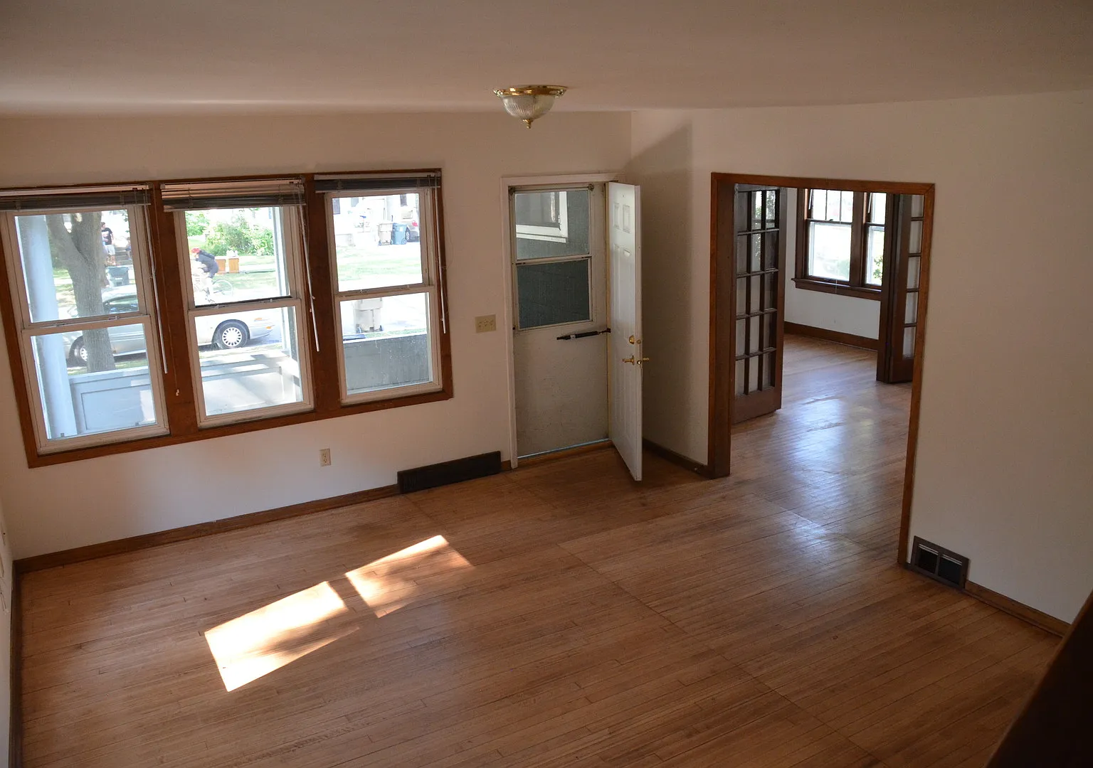 935 Vilas Ave — Photo 2