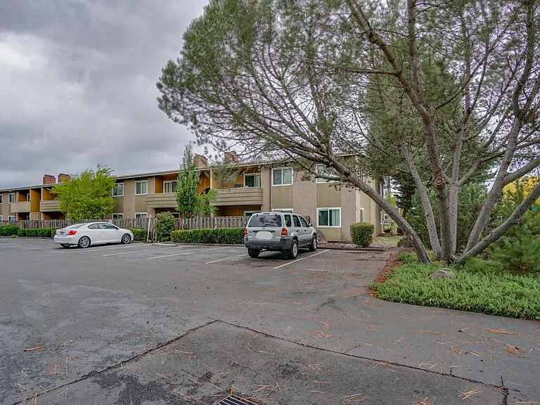 4875 SW Lombard Ave — Photo 59
