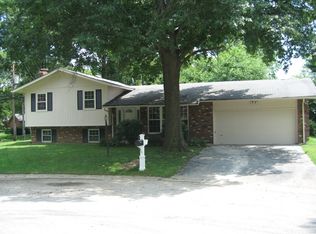 8 Southland Ct, Belleville, IL 62221