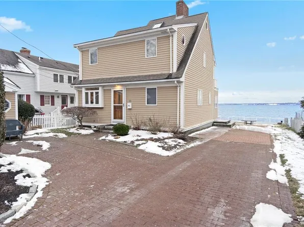 19 Brookwood Rd, Bristol, RI 02809