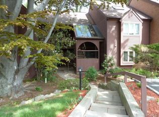 204 Eagle Bay Dr, Ossining, NY 10562