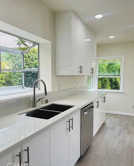 1422 Spazier Ave — Photo 5