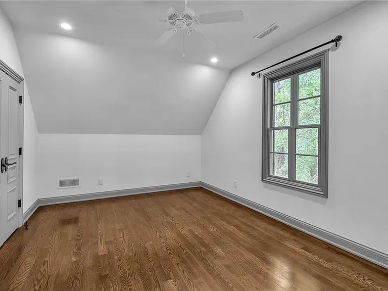 425 Broadland Rd NW — Photo 39