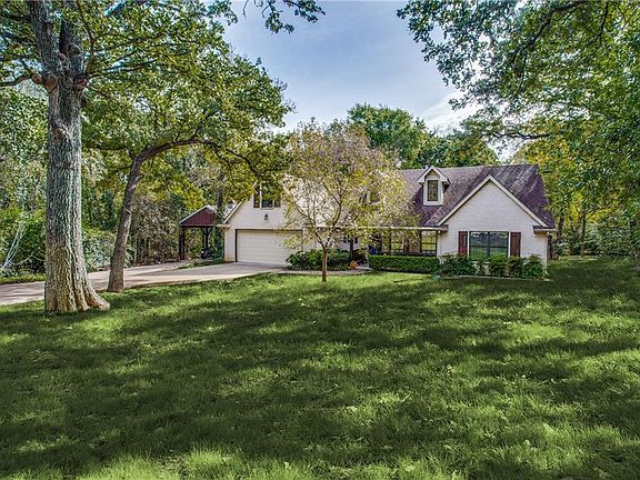 2nd image of 128 Greenwood Oaks Dr