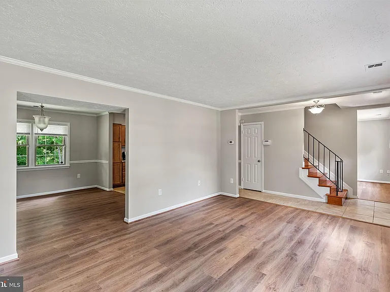 2324 Kent Ct — Photo 6
