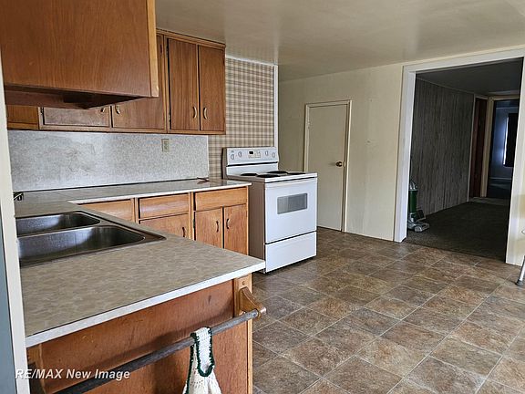 2nd image of 14307 N Lewis Rd