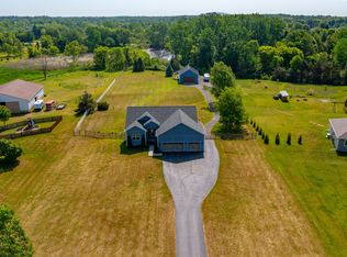 8884 Fox Trl, South Lyon, MI 48178