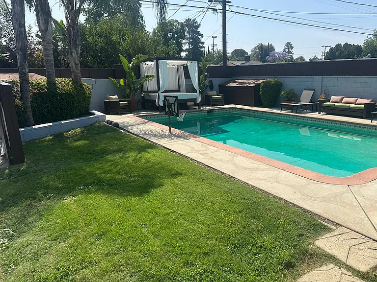 8956 Swinton Ave — Photo 62