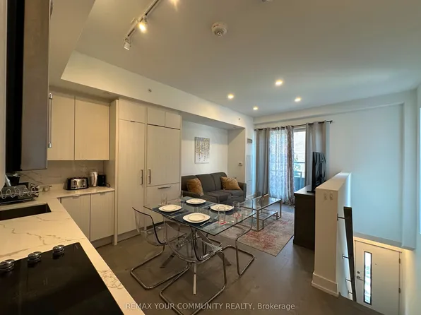 175 Pears Ave #Townhouse 1, Toronto, ON M5R 0C1