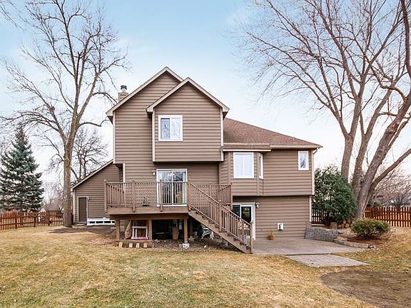 5th image of 2124 Edinbrook Ct N