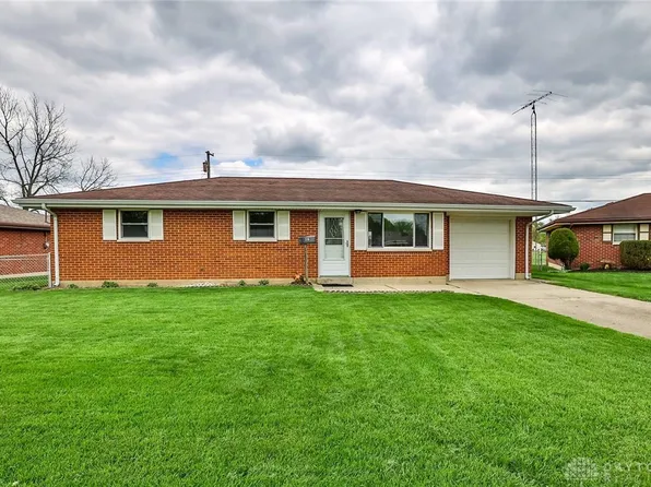 318 Capri Pl, New Lebanon, OH 45345