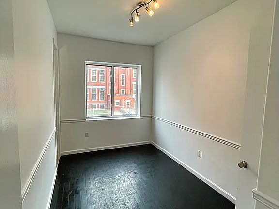 3rd image of 440 Wilson Ave #2R