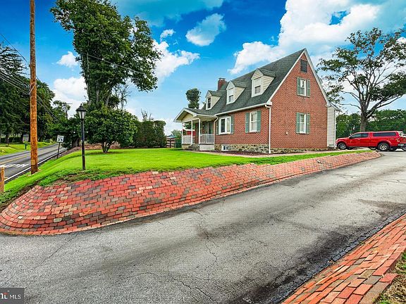 3rd image of 1819 Larkin Rd