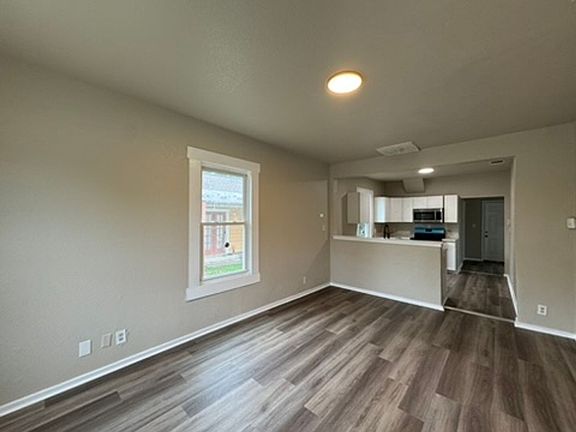 5th image of 420 Clark Ave