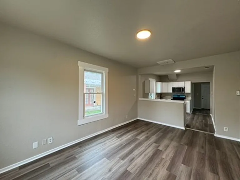 420 Clark Ave — Photo 5