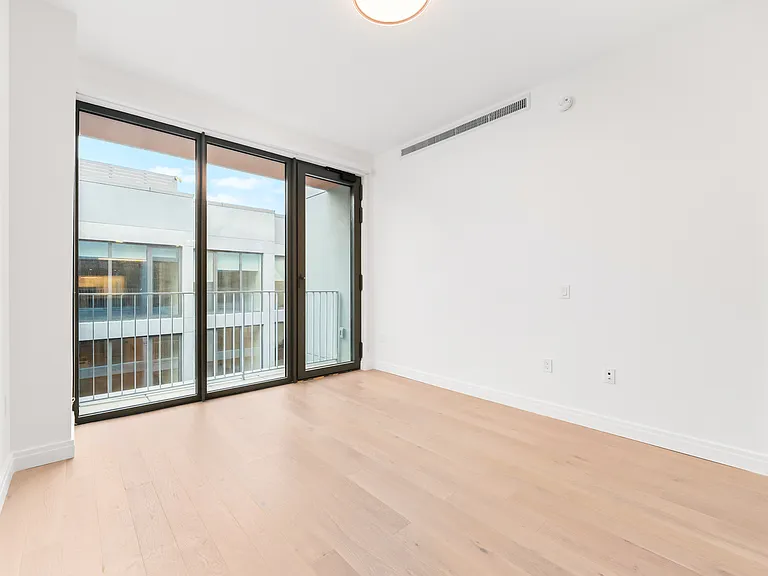 255 Lorimer St #111 — Photo 5