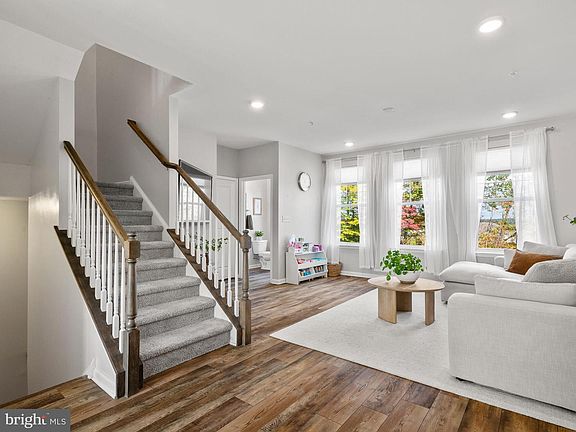 4th image of 350 Dawson Pl