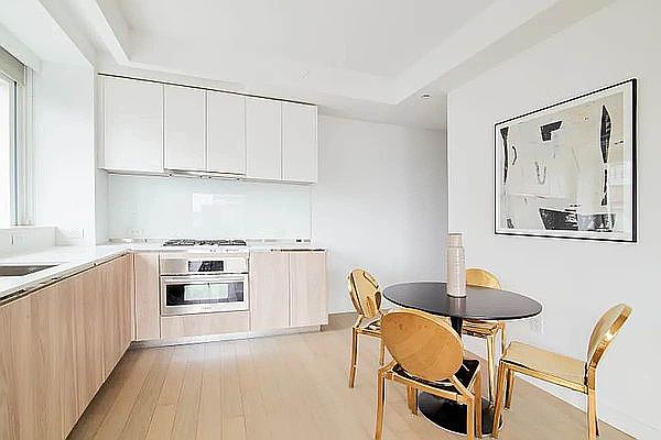 2nd image of 57 Wall St #811