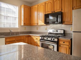 14623 Stream Pond Dr, Centreville, VA 20120