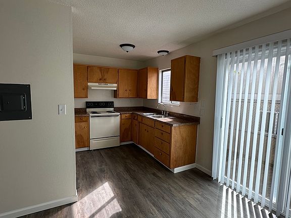 5th image of 654-680 NE Winchester St #664