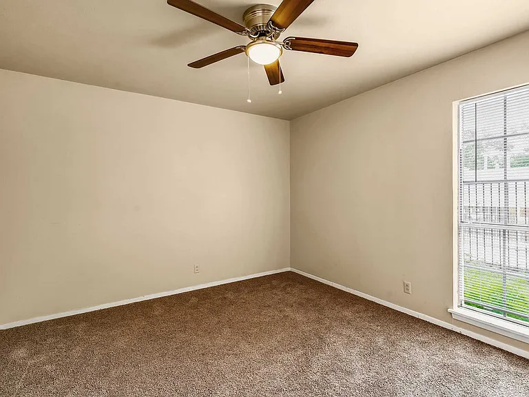 Barclay Apartments - ASK ABOUT OUR SPRING MOVE-IN SPECIAL TODAY! — Photo 55