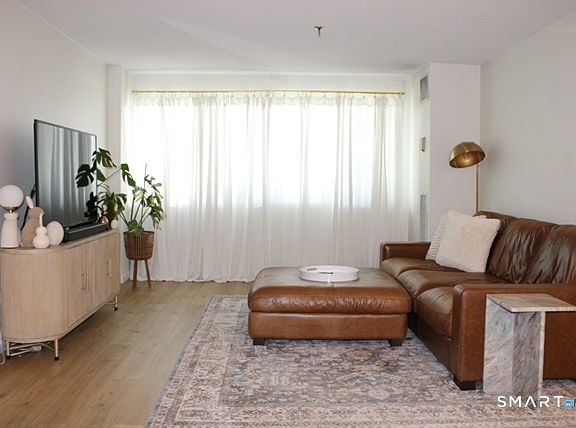 5th image of 90 Putter Drive #413