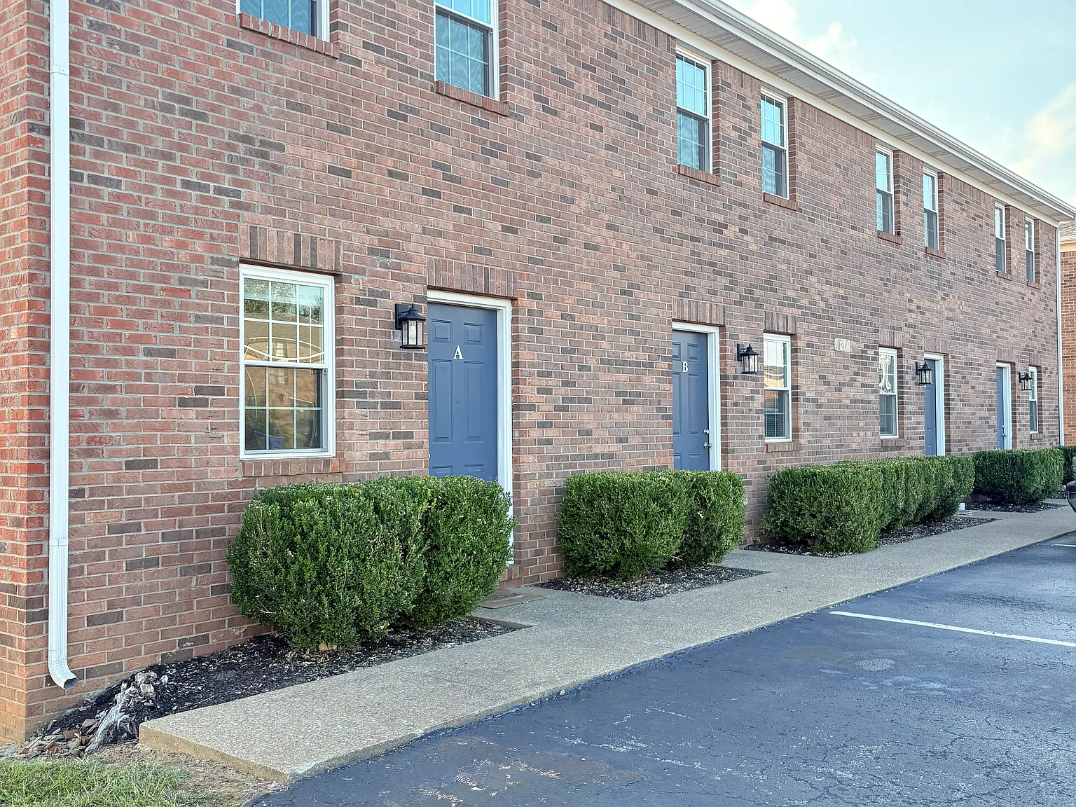 2 bed, 1.5 bath, 1000 sqft, $795 — Photo 1