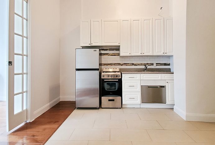 1st image of 220 W 122nd St #3L