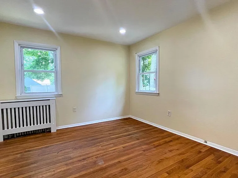 408 Ryders Ln — Photo 10
