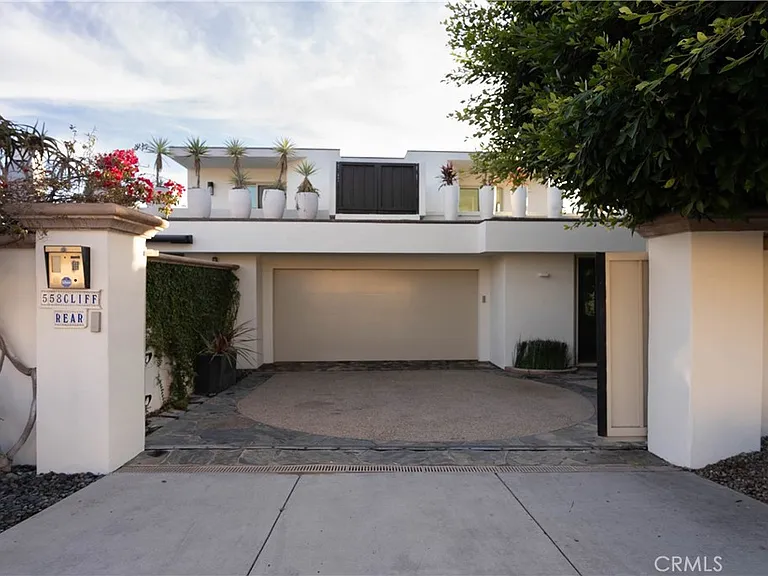 558 Cliff Dr — Photo 25
