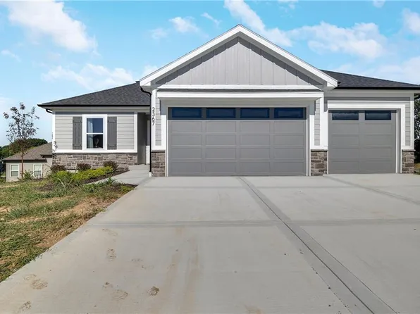 2367 NE Skopelos Dr, Blue Springs, MO 64014