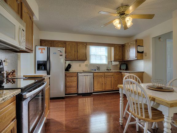 5th image of 605 Blackburn Dr