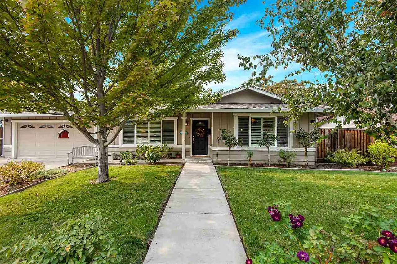 1183 Killarney St photo 1