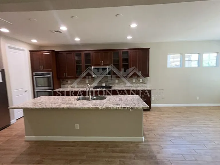 945 W Yellowstone Way — Photo 18