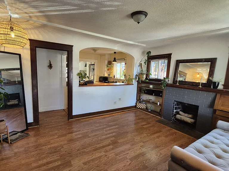 3245 Marlborough Ave — Photo 3