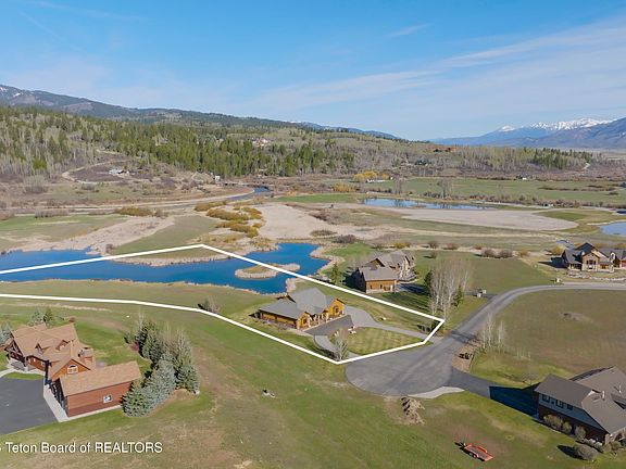 2nd image of 268 Willow Lake Dr