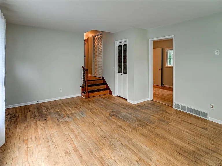 10 Bradford Ln — Photo 14
