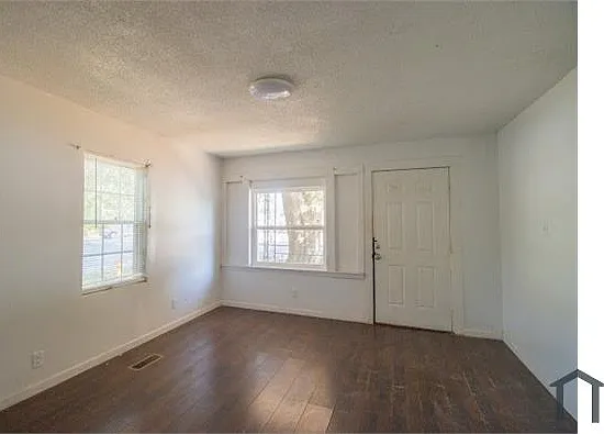 3 bed, 1072 sqft, $1,000 — Photo 2