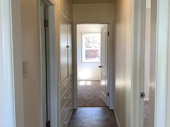 4th image of 1595 & 1597 Cloverlawn Dr