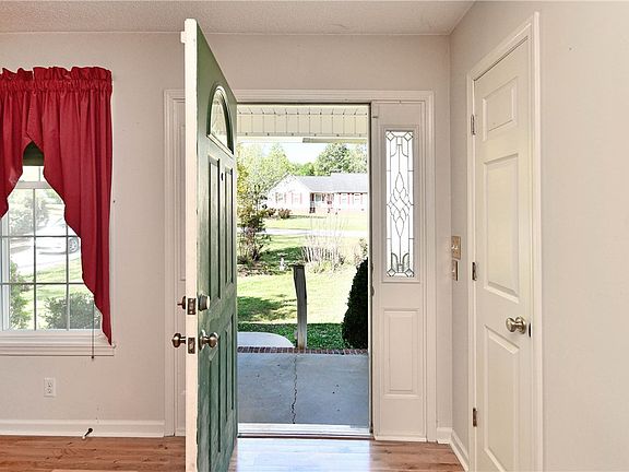 5th image of 125 Fleetwood Dr