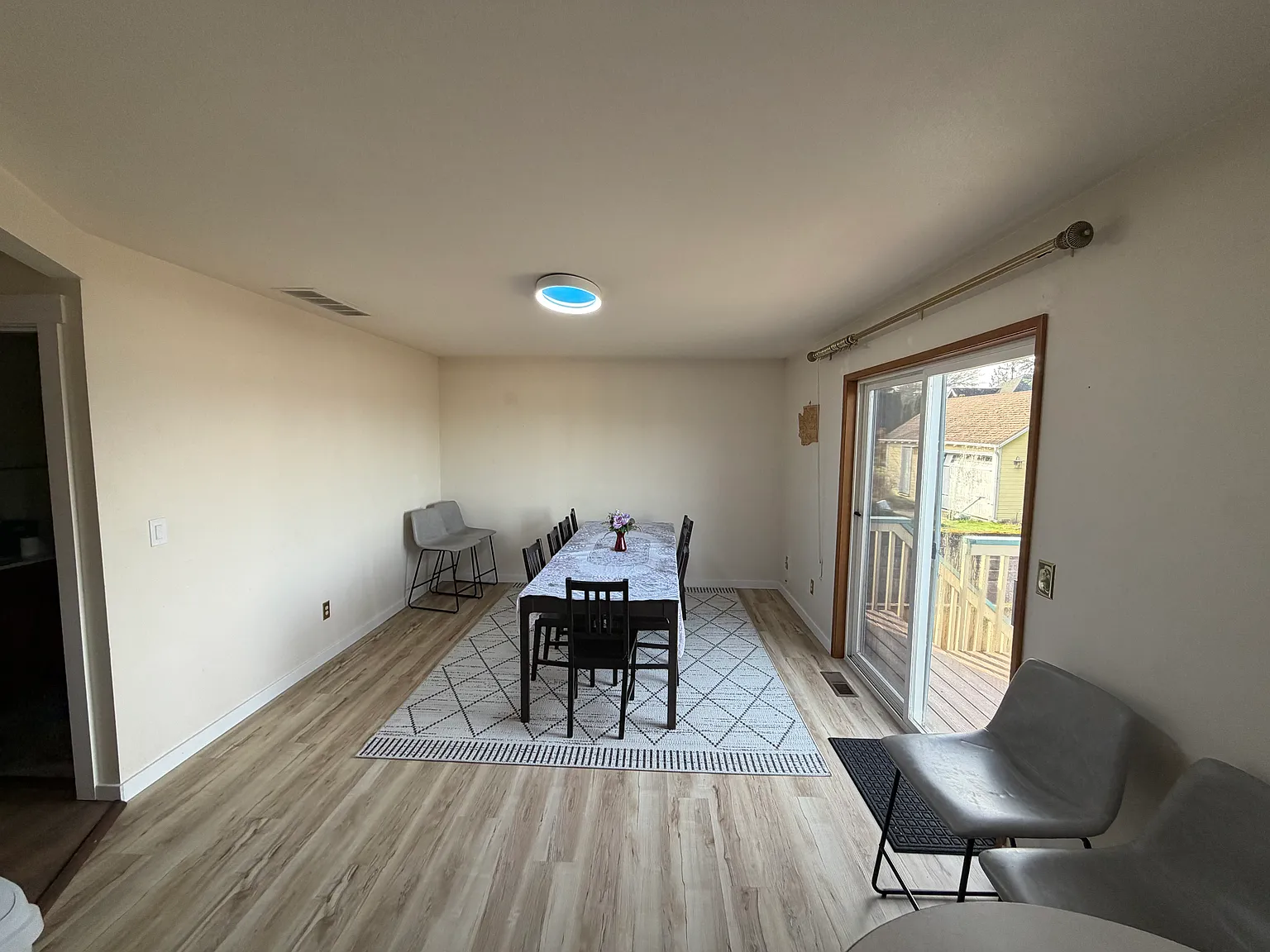 5 bed, 2536 sqft, $815 — Photo 3