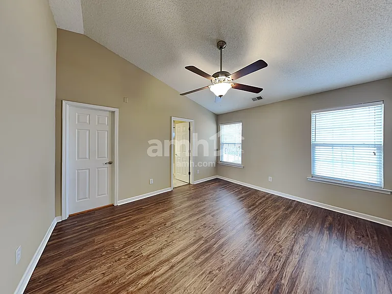 8836 Laurel Run Dr — Photo 10