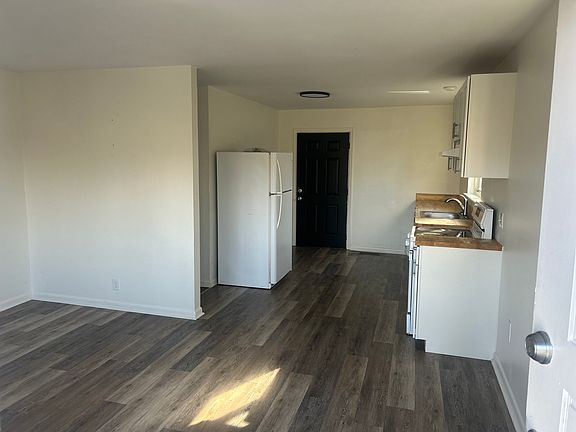 2nd image of 3310 Easton Ave #A