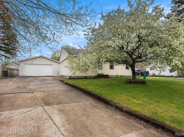 2489 Peters St, Orion, MI 48359