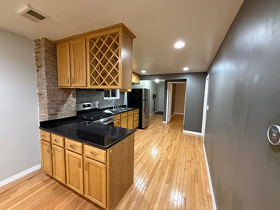 4th image of 2400 W Arthington St #2A