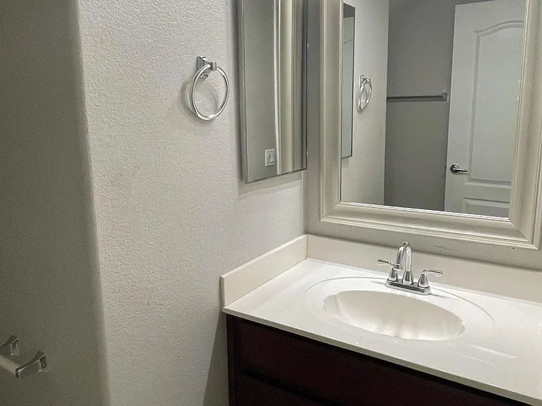 1/2 Bath